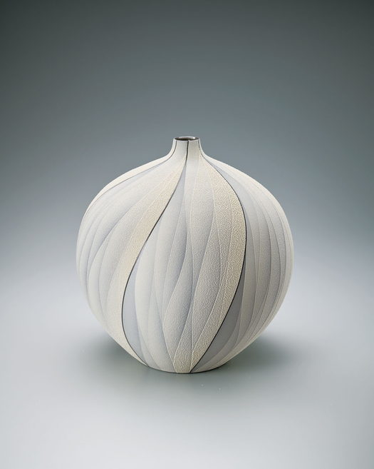 鶴田良孝作品:白泥彩壺
